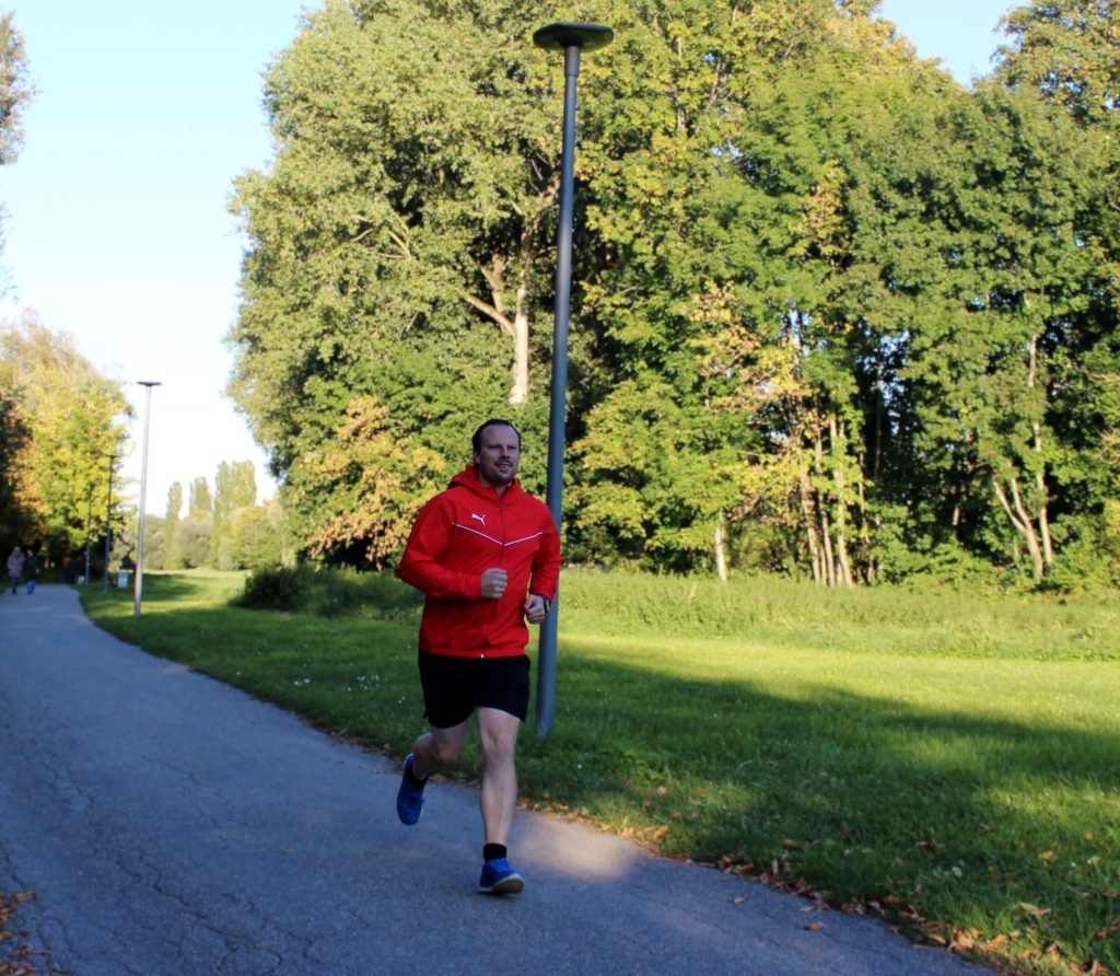 Joggen entlang der Donau
